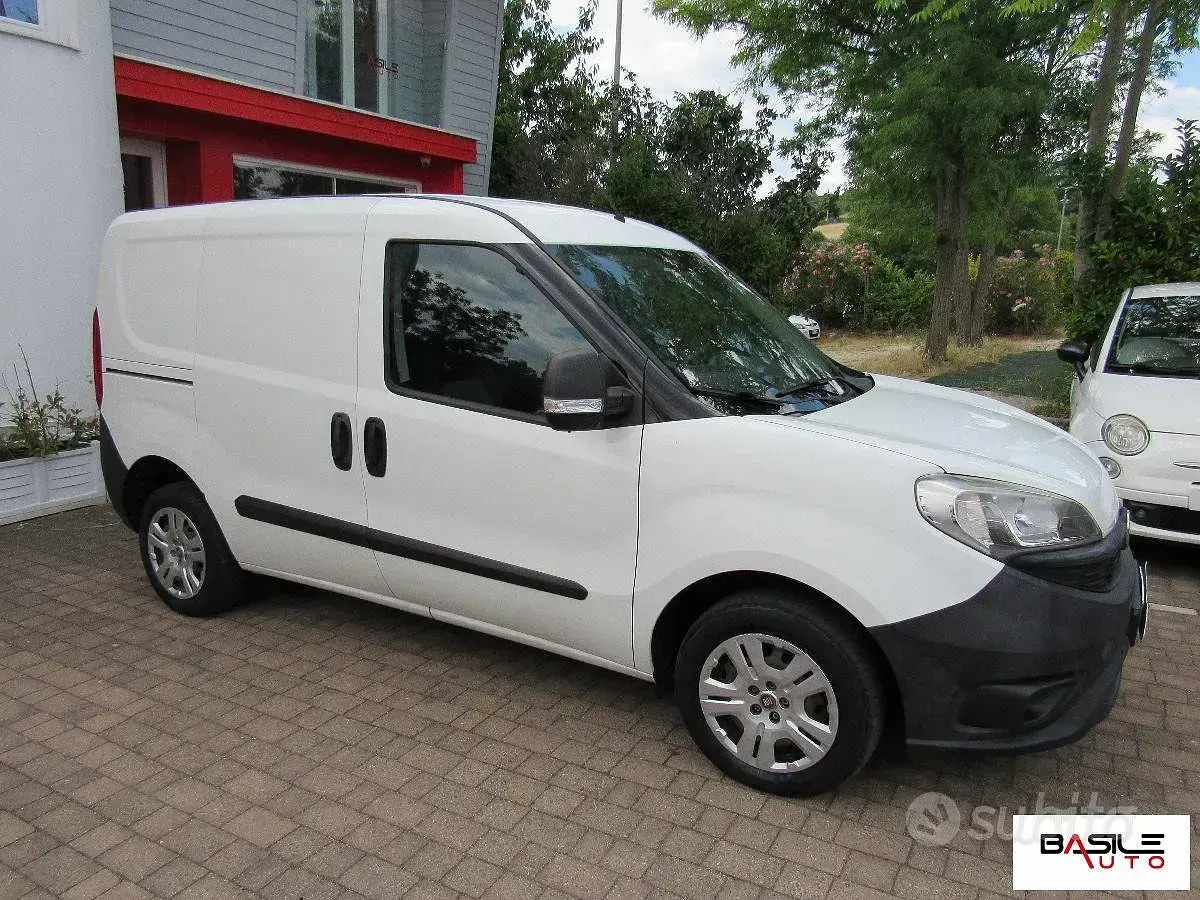 Usata Fiat Doblò Easy 90 CV (66 kW) 2017 Bianco Monovolume