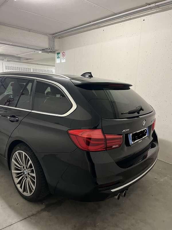 Usata BMW 320 Luxury Line 190 CV (139 kW) 2016 Nero Station wagon