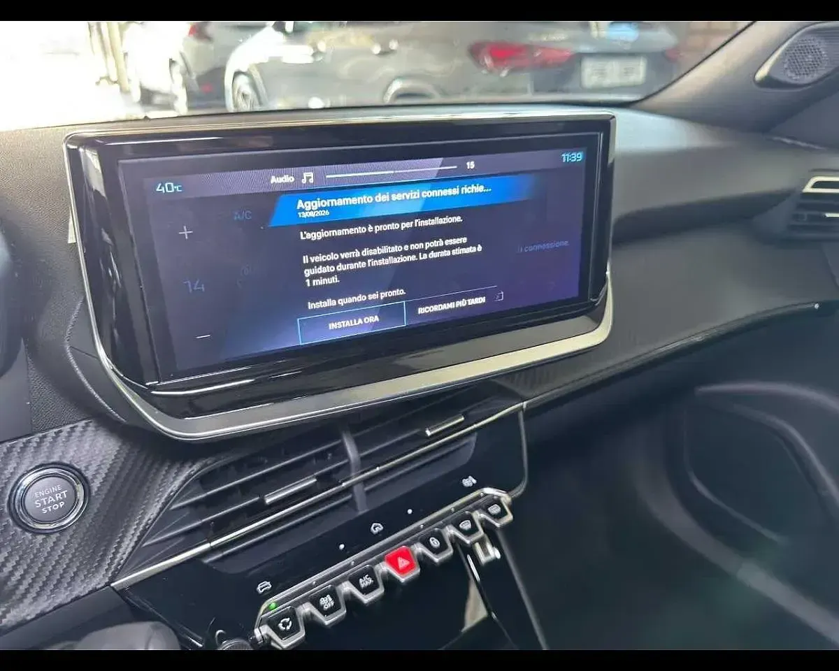 Usata Peugeot 2008 Allure 101 CV (74 kW) 2025 Bianco SUV