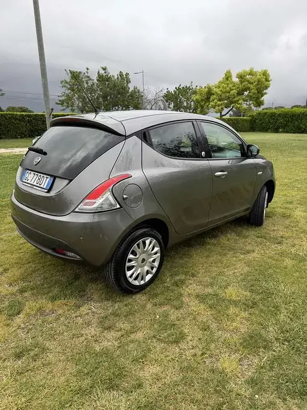 Usata Lancia Ypsilon Silver 80 CV (58 kW) 2014 Utilitaria