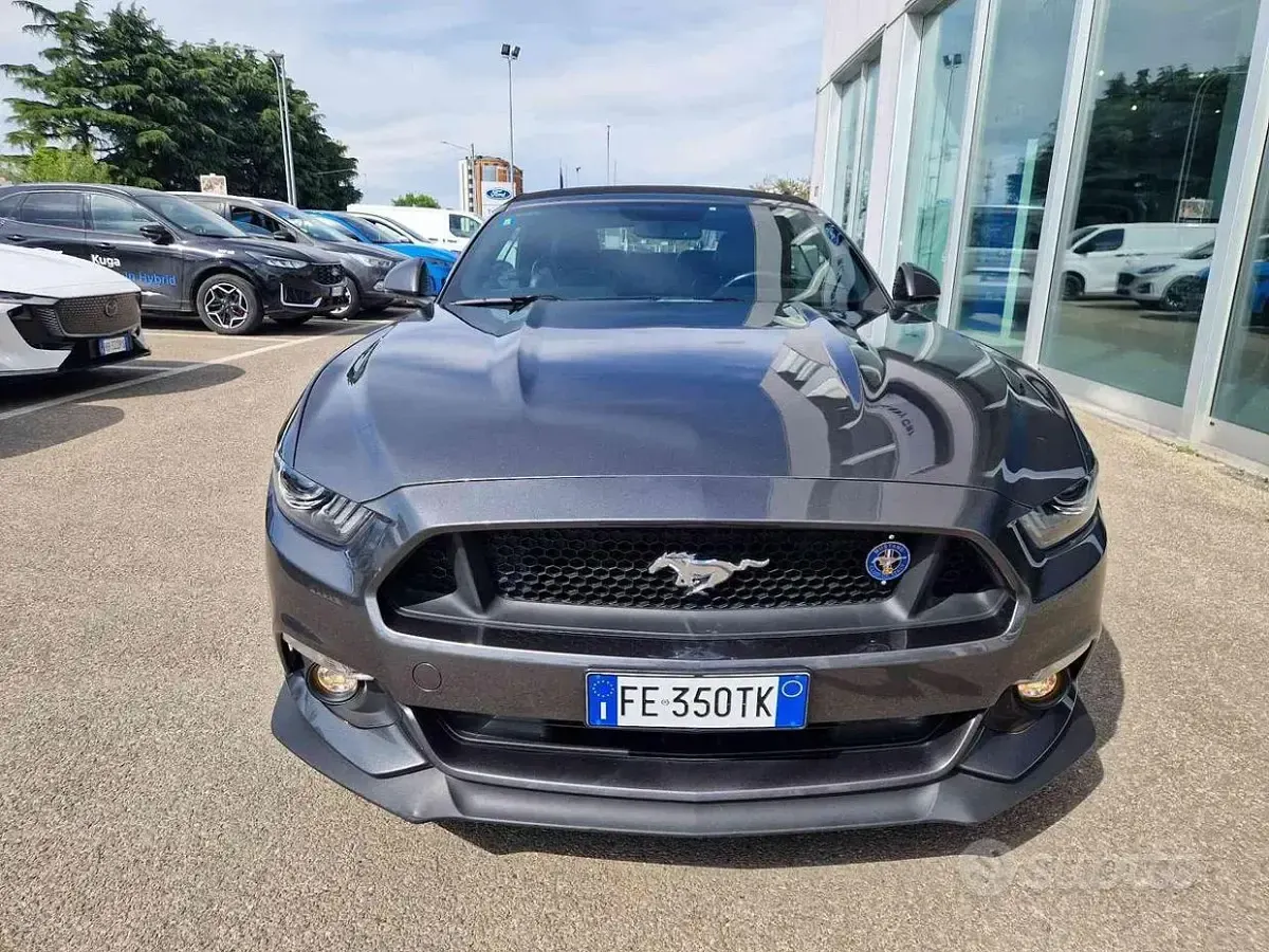 Usata Ford Mustang GT Convertible 420 CV (308 kW) 2016 Grigio Cabrio