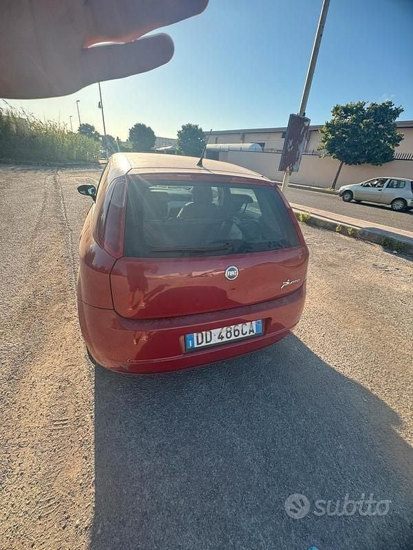 Usata Fiat Grande Punto 75 CV (55 kW) 2006 Rosso Utilitaria