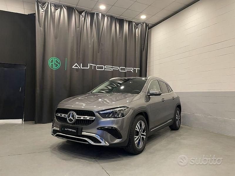 Usata Mercedes GLA180 Advanced 116 CV (85 kW) 2023 Gray SUV
