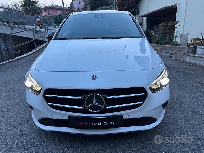 Usata Mercedes B200 149 CV (109 kW) 2020 Bianco Monovolume