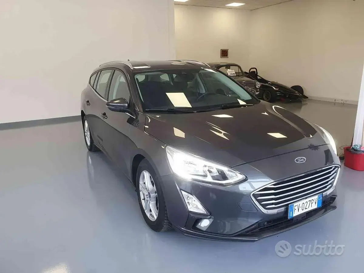 Usata Ford Focus 120 CV (88 kW) 2019 Grigio Station wagon