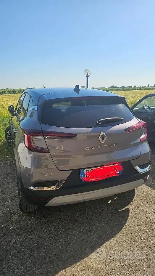 Usata Renault Captur 101 CV (74 kW) 2024 Grigio SUV