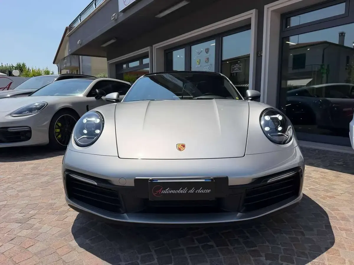 Usata Porsche 911 Carrera 385 CV (283 kW) 2021 Argento dolomite metallizzato Coupé