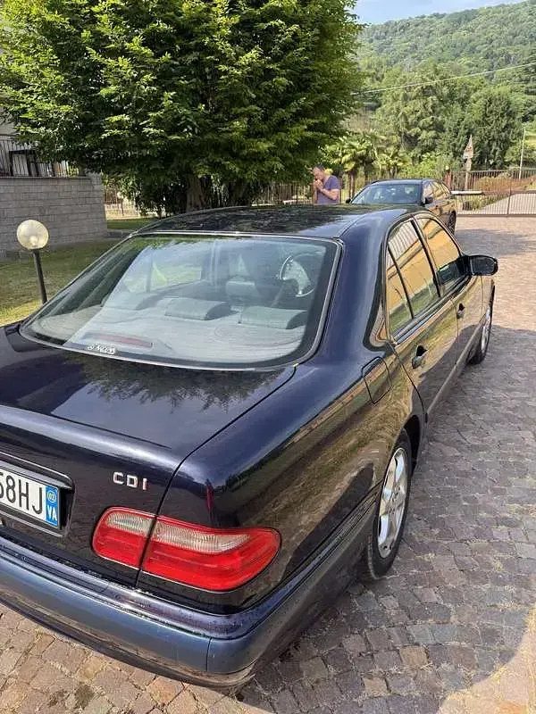 Usata Mercedes E220 Elegance 143 CV (105 kW) 2001 Berlina