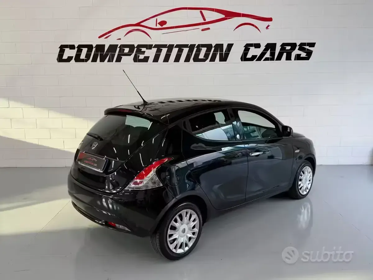 Usata Lancia Ypsilon Silver 69 CV (50 kW) 2017 Nero Utilitaria