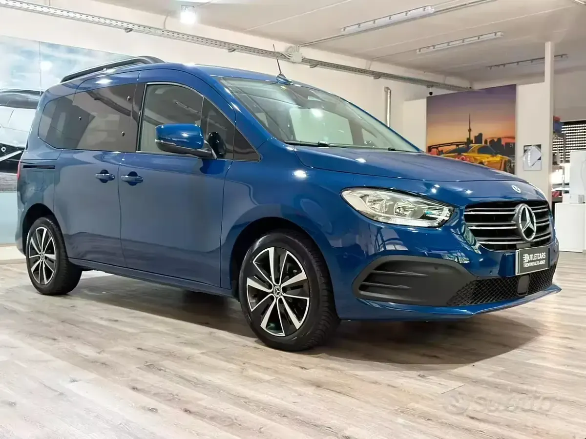 Usata Mercedes T180 116 CV (85 kW) 2022 Bluazzurro Monovolume
