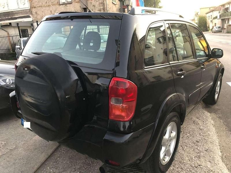 Usata Toyota RAV4 116 CV (85 kW) 2003 Nero SUV