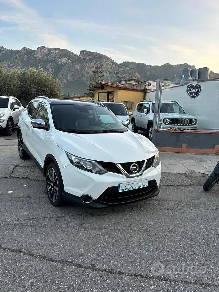 Usata Nissan Qashqai Tekna 131 CV (96 kW) 2017 Bianco SUV