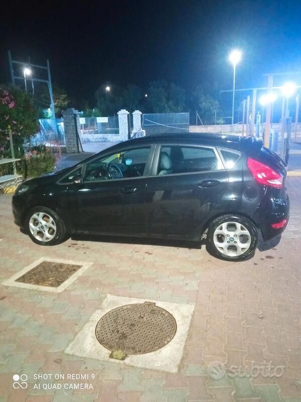 Usata Ford Fiesta 68 CV (50 kW) 2011 Nero Utilitaria