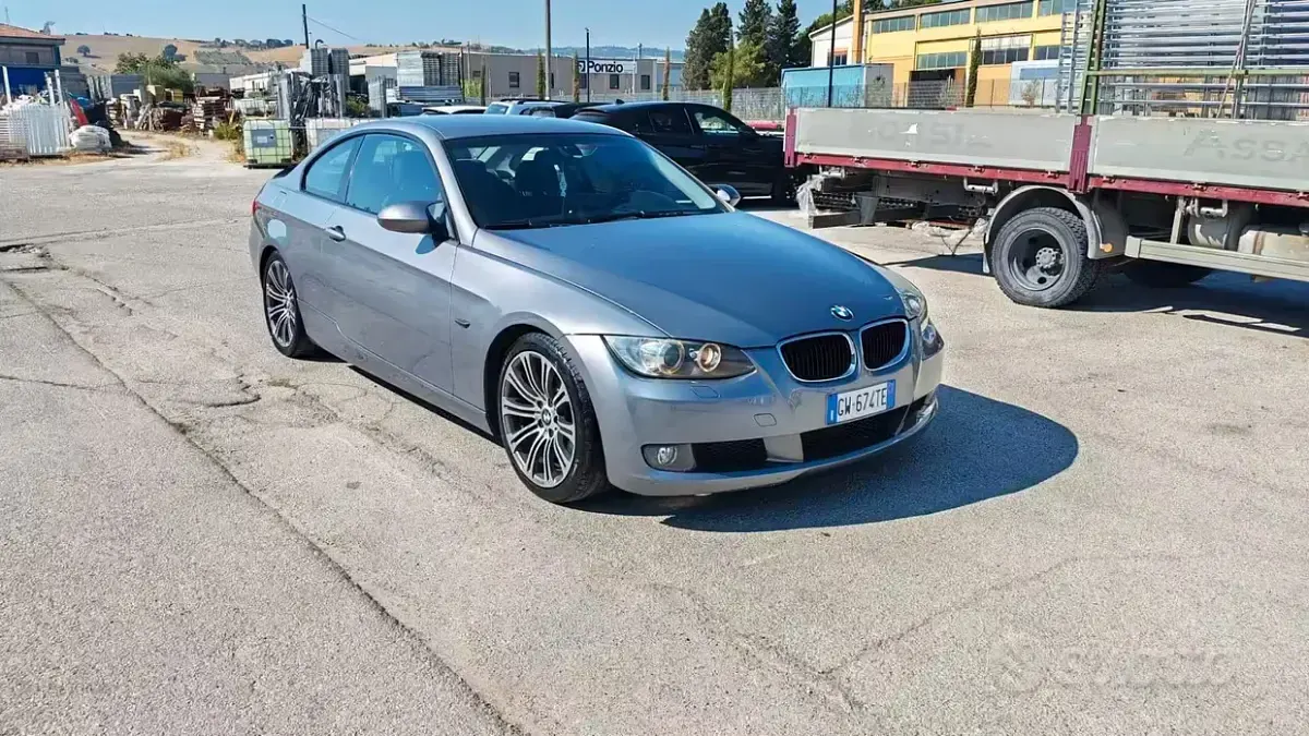 Usata BMW 320 M Sport 177 CV (130 kW) 2009 Grigio Coupé