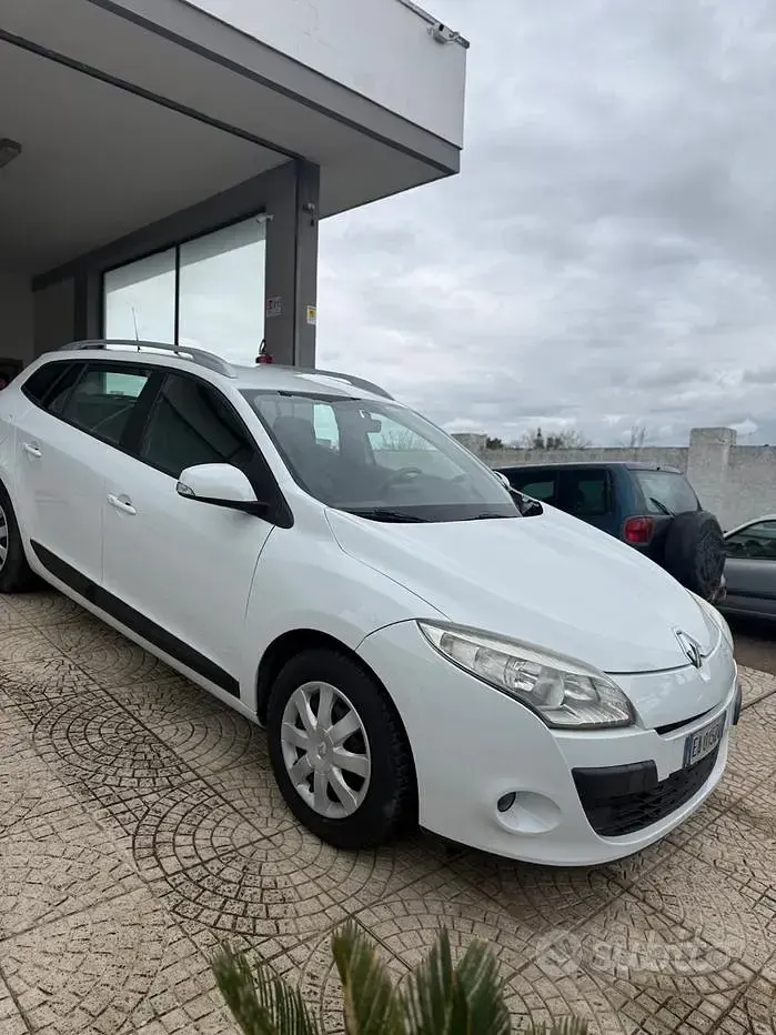 Usata Renault Mégane GrandTour 90 CV (66 kW) 2010 Bianco Station wagon