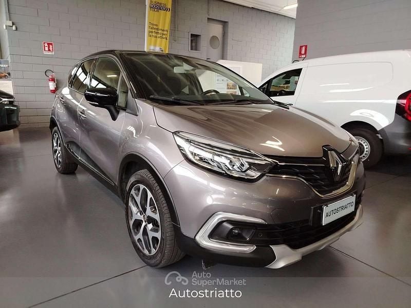 Usata Renault Captur 90 CV (66 kW) 2019 Gray SUV