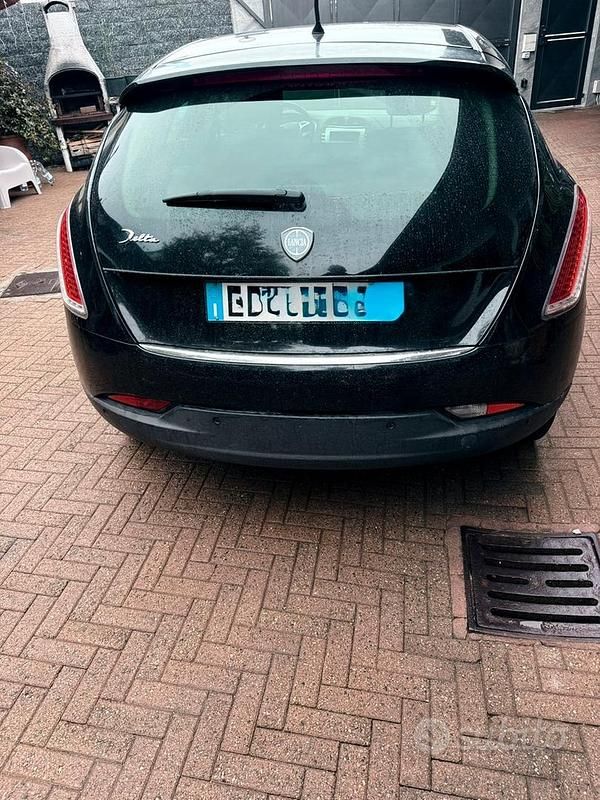 Usata Lancia Delta 120 CV (88 kW) 2010 Nero Utilitaria