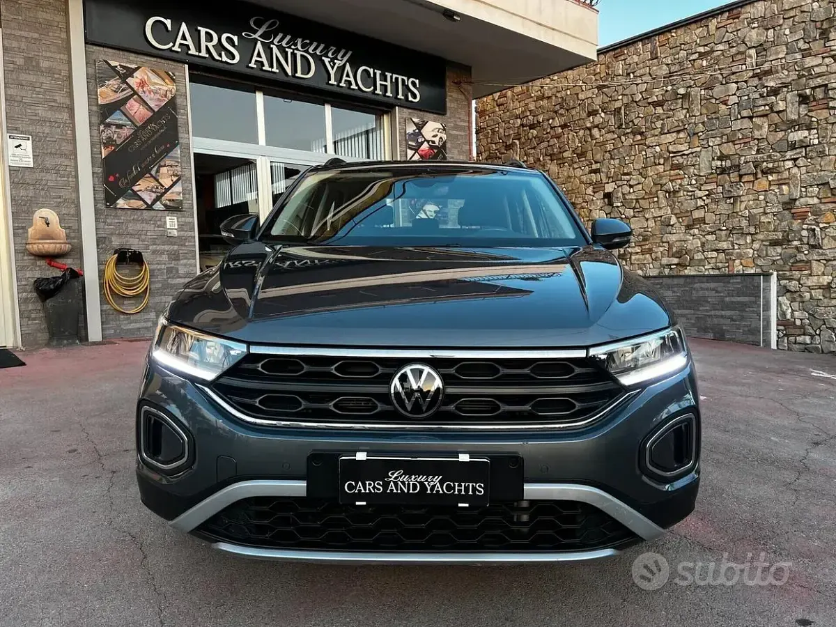 Usata VW T-Roc 150 CV (110 kW) 2023 Grigio SUV