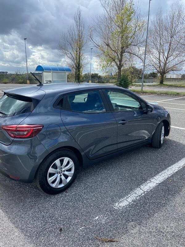 Usata Renault Clio V 101 CV (74 kW) 2021 Grigio Berlina