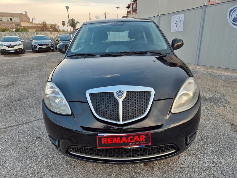 Usata Lancia Ypsilon 75 CV (55 kW) 2010 Nero Utilitaria