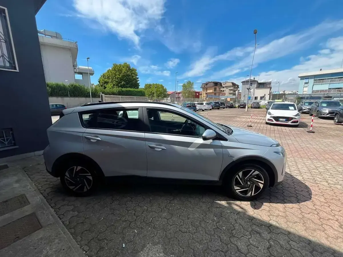 Usata Hyundai Bayon 101 CV (74 kW) 2022 Argento SUV