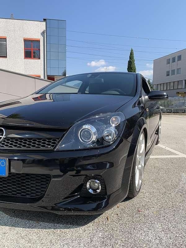 Usata Opel Astra GTC OPC 241 CV (177 kW) 2008 Berlina