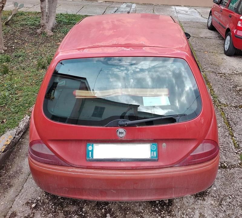 Usata Lancia Ypsilon 54 CV (39 kW) 2002 Rosso Utilitaria