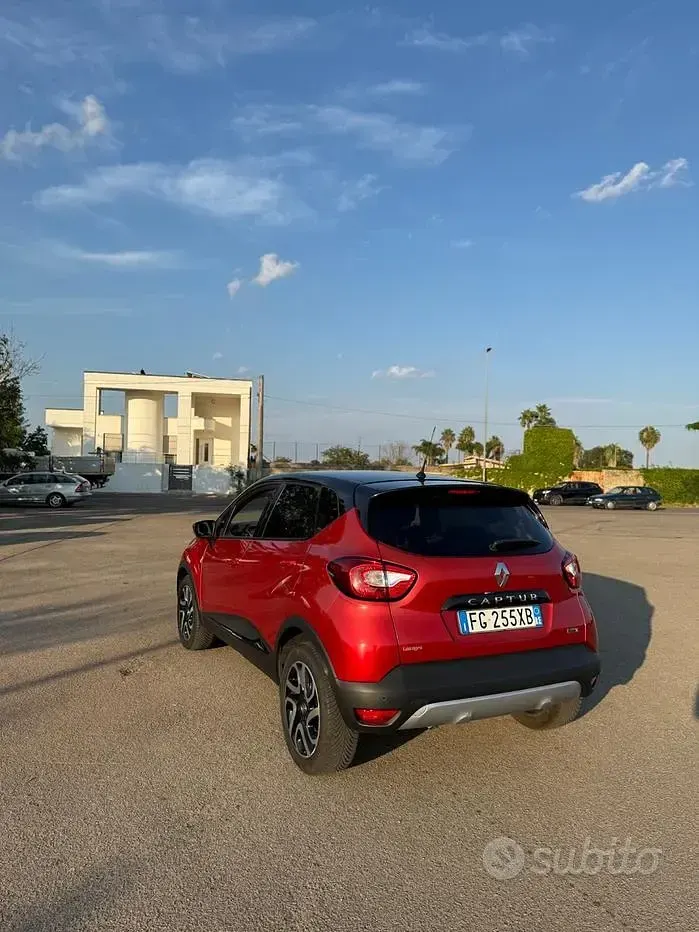 Usata Renault Captur Iconic 90 CV (66 kW) 2017 Rosso SUV