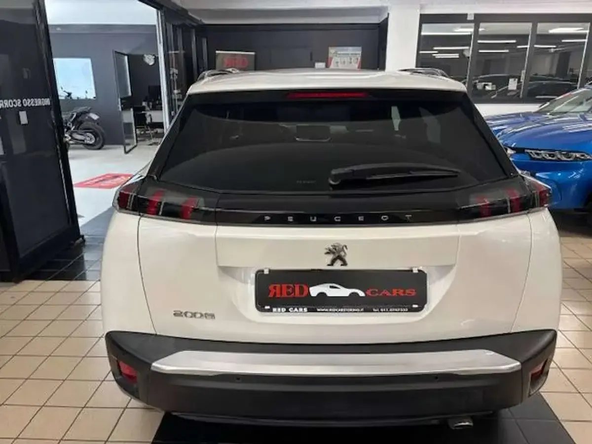 Usata Peugeot 2008 Allure 131 CV (96 kW) 2023 Bianco SUV