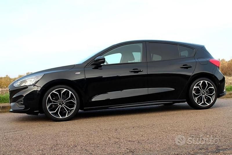 Usata Ford Focus ST-Line 120 CV (88 kW) 2020 Nero Berlina