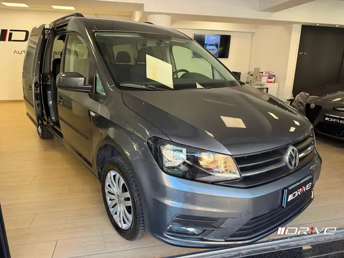Usata VW Caddy Maxi 102 CV (75 kW) 2019 Grigio Monovolume