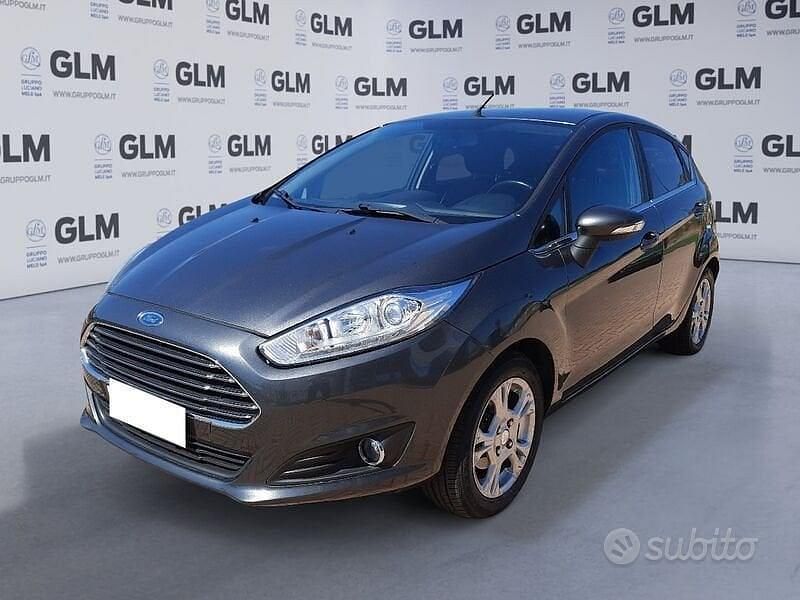 Grigio Usata 2017 Ford Fiesta Titanium Due volumi | 8900 € (Molto cara) - Immagine 1/4