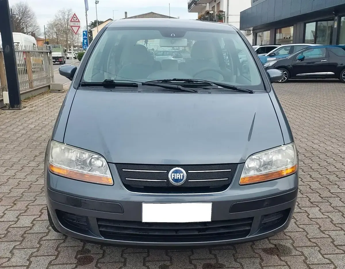 Usata Fiat Idea Active 95 CV (69 kW) 2004 Grigio Monovolume
