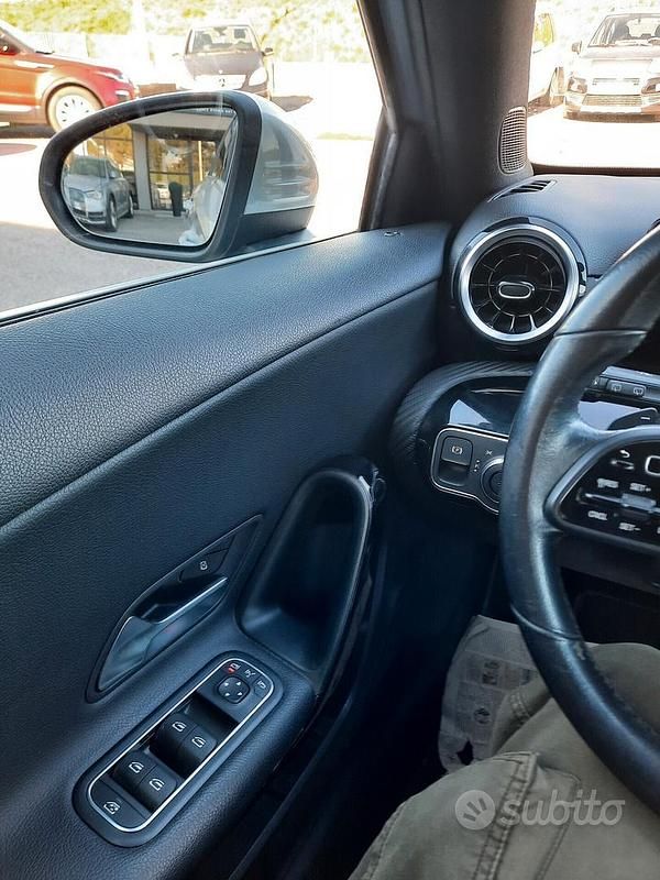 Usata Mercedes A180 115 CV (84 kW) 2019 Grigio Berlina