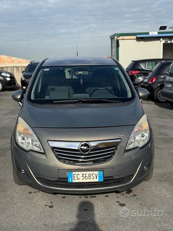 Usata Opel Meriva Cosmo 101 CV (74 kW) 2011 Grigio Monovolume