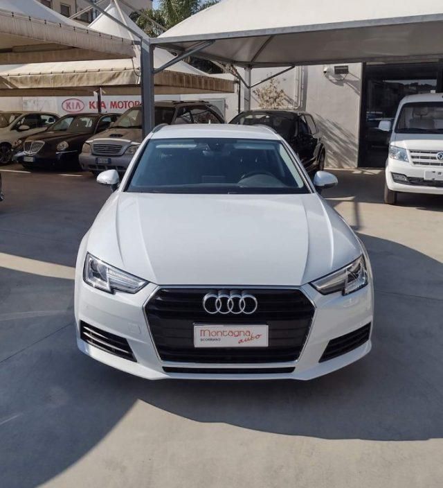 Bianco Usata 2018 Audi A4 Business Tre volumi | 21.800 € (Molto cara) - Immagine 1/4