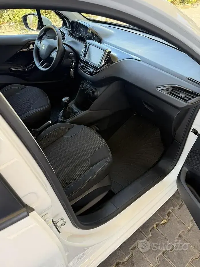 Usata Peugeot 208 102 CV (75 kW) 2019 Bianco Utilitaria