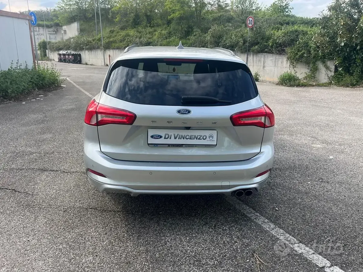 Usata Ford Focus ST-Line 120 CV (88 kW) 2021 Grigio Station wagon