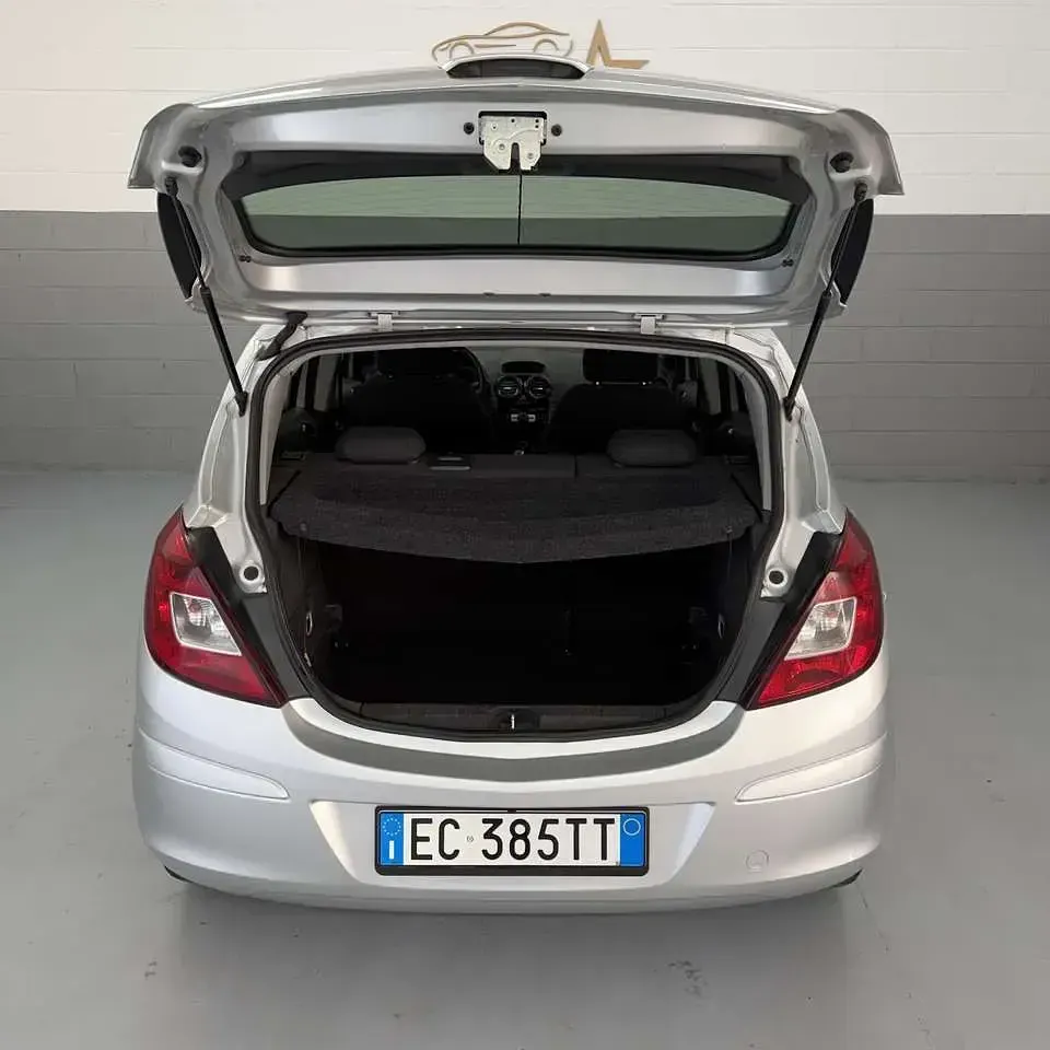 Usata Opel Corsa 90 CV (66 kW) 2010 Other Utilitaria
