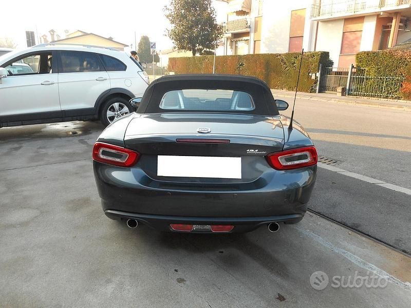 Usata Fiat 124 Spider 140 CV (102 kW) 2017 Grigio Cabrio