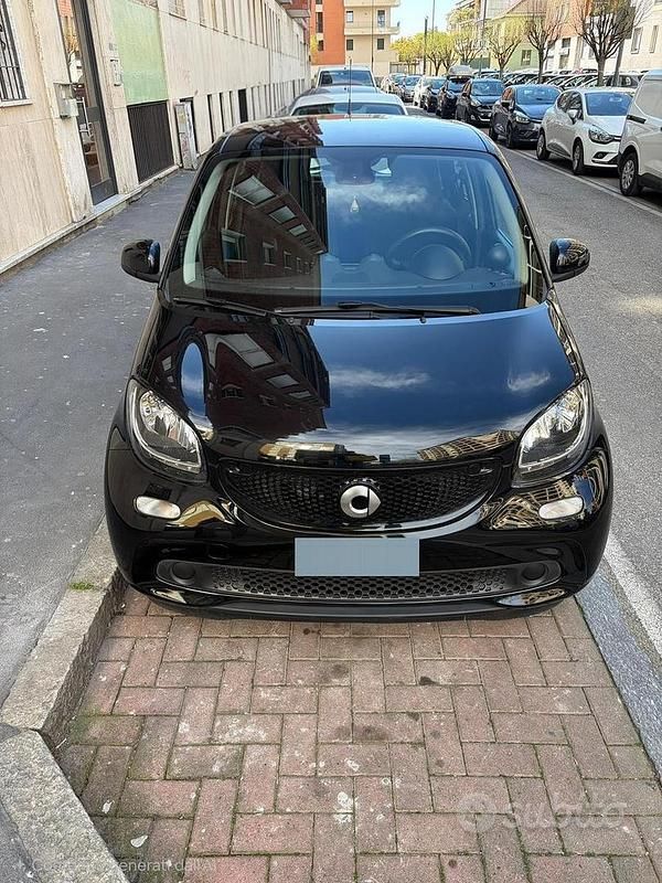 Begagnad Smart ForFour Passion 71 HK (52 kW) 2016 Svart Halvkombi