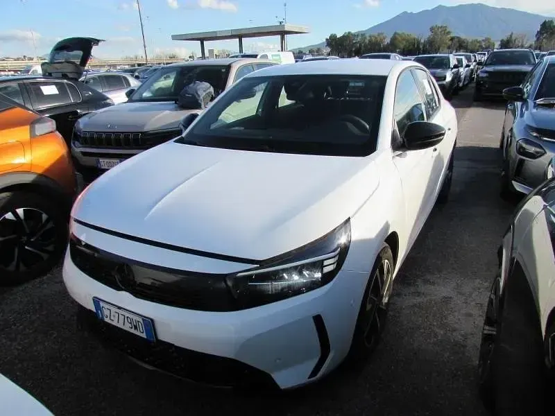 Usata Opel Corsa S 100 CV (73 kW) 2025 Arktis white Utilitaria