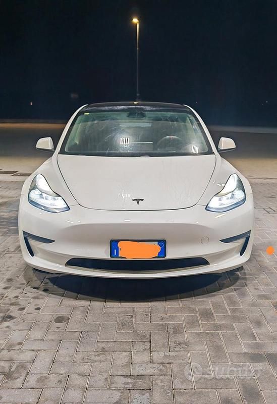 Begagnad Tesla Model 3 Performance 461 kW (627 HK) 2021 Vit Sedan