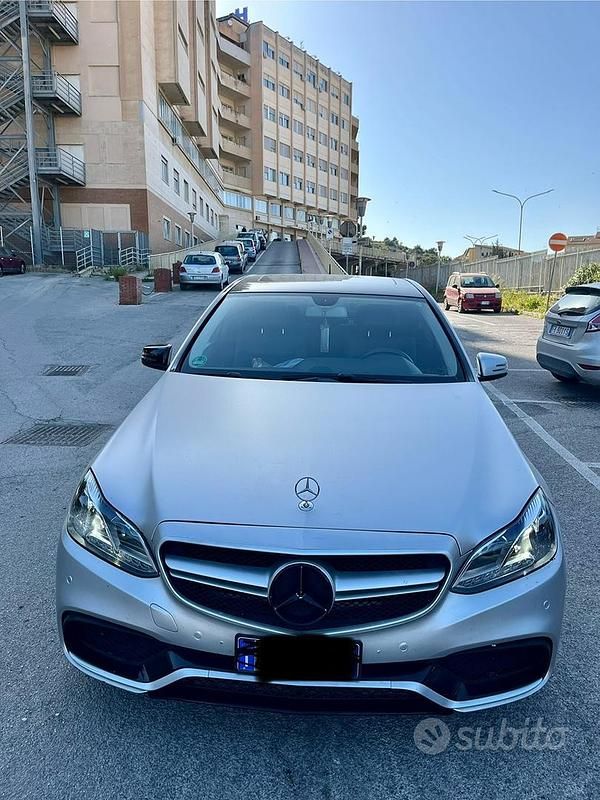 Grigio Usata 2015 Mercedes E200 Tre volumi | 10.000 € (Buon prezzo) - Immagine 1/4