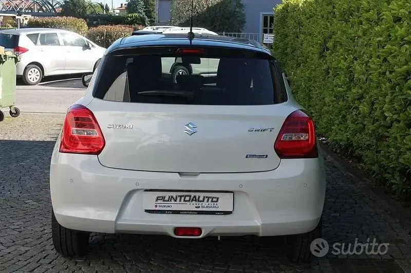 Usata Suzuki Swift 83 CV (61 kW) 2021 Bianco Utilitaria