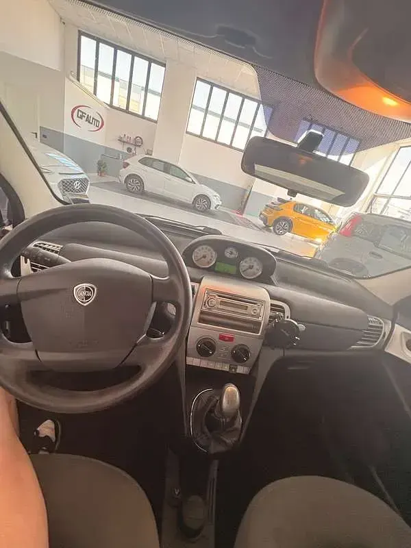 Usata Lancia Ypsilon 95 CV (69 kW) 2007 Argento Utilitaria
