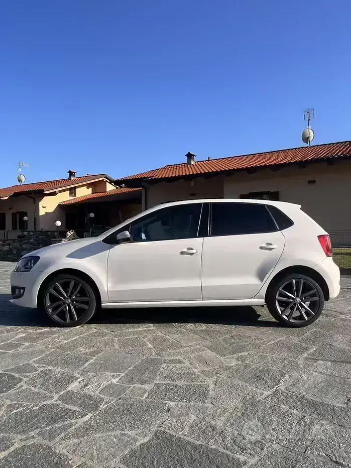Usata VW Polo Comfortline 75 CV (55 kW) 2013 Bianco Utilitaria