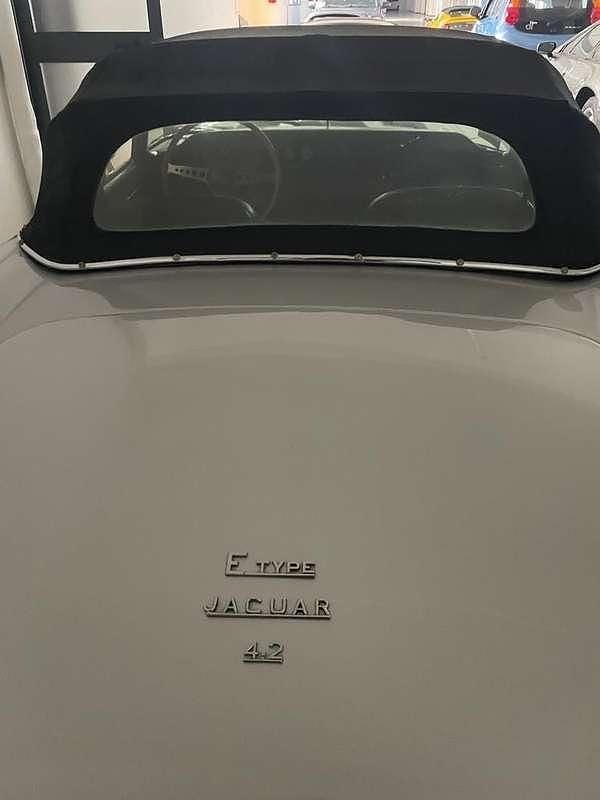 Usata Jaguar E-Type 265 CV (194 kW) 1970 Argento