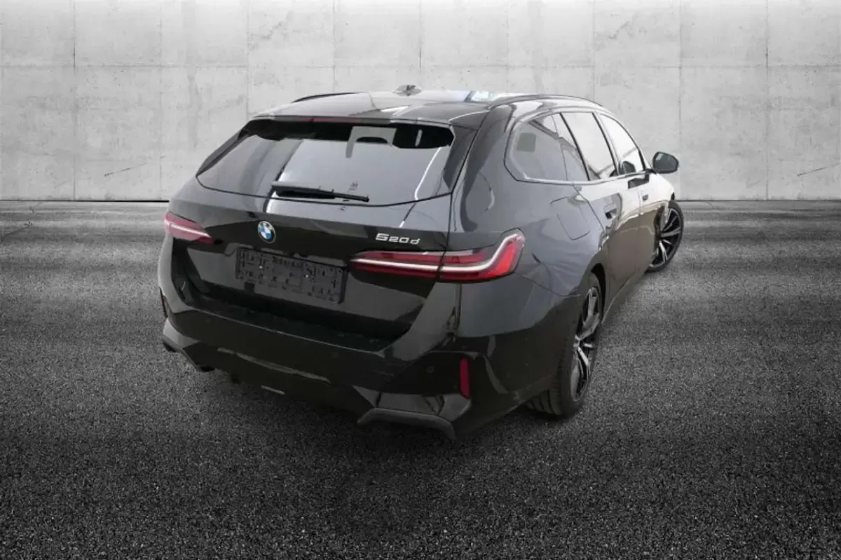 Usata BMW 520 M Sport 197 CV (144 kW) 2025 Nero Station wagon