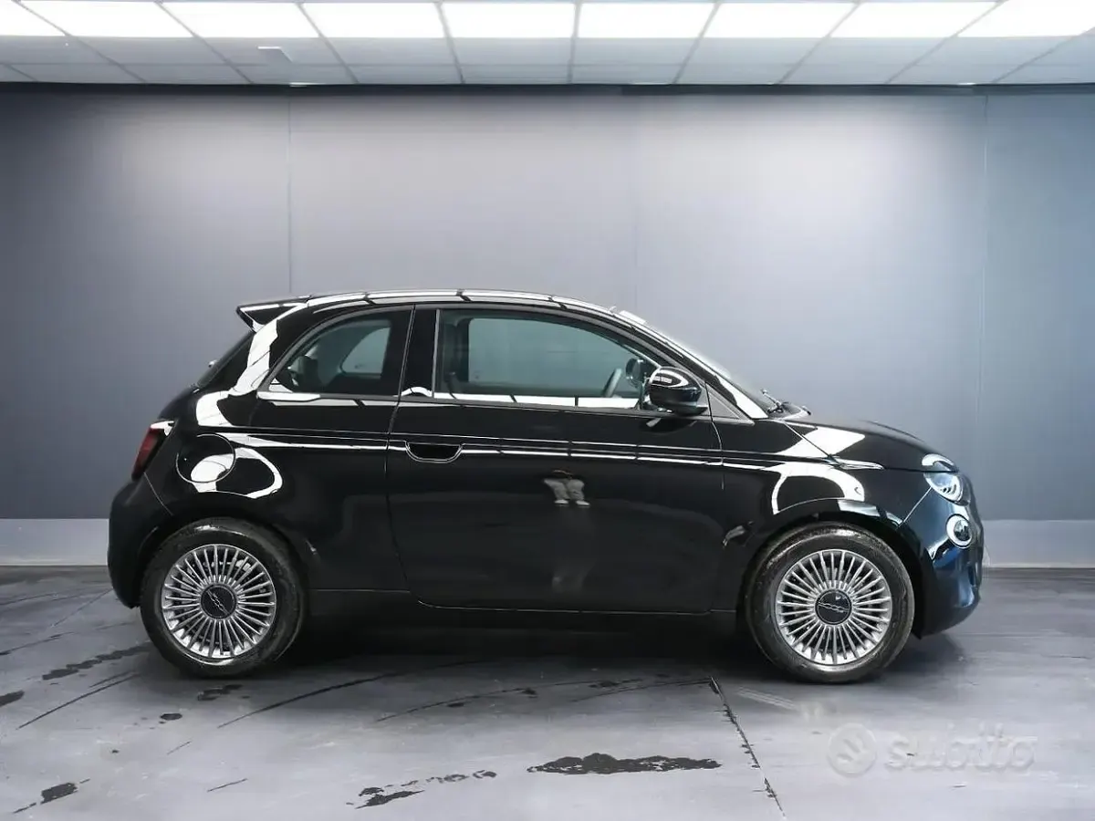 Nouvelle Fiat 500 65 ch (47 kW) 2026 Noir Berline
